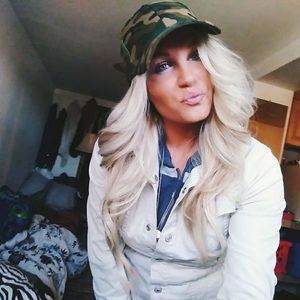 Meet your Posher, Alyssa